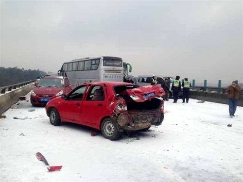 湖南長沙最新車禍?zhǔn)录?，深度分析與反思